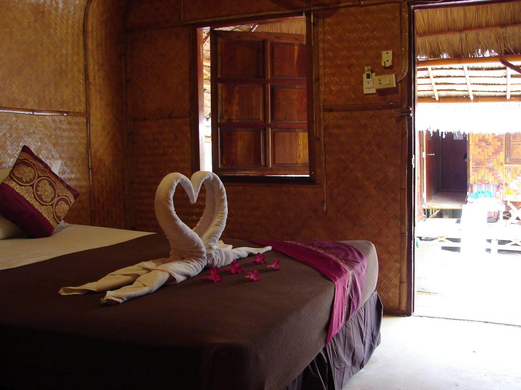 Phi Phi Twin Palms Bungalow Bagian luar foto